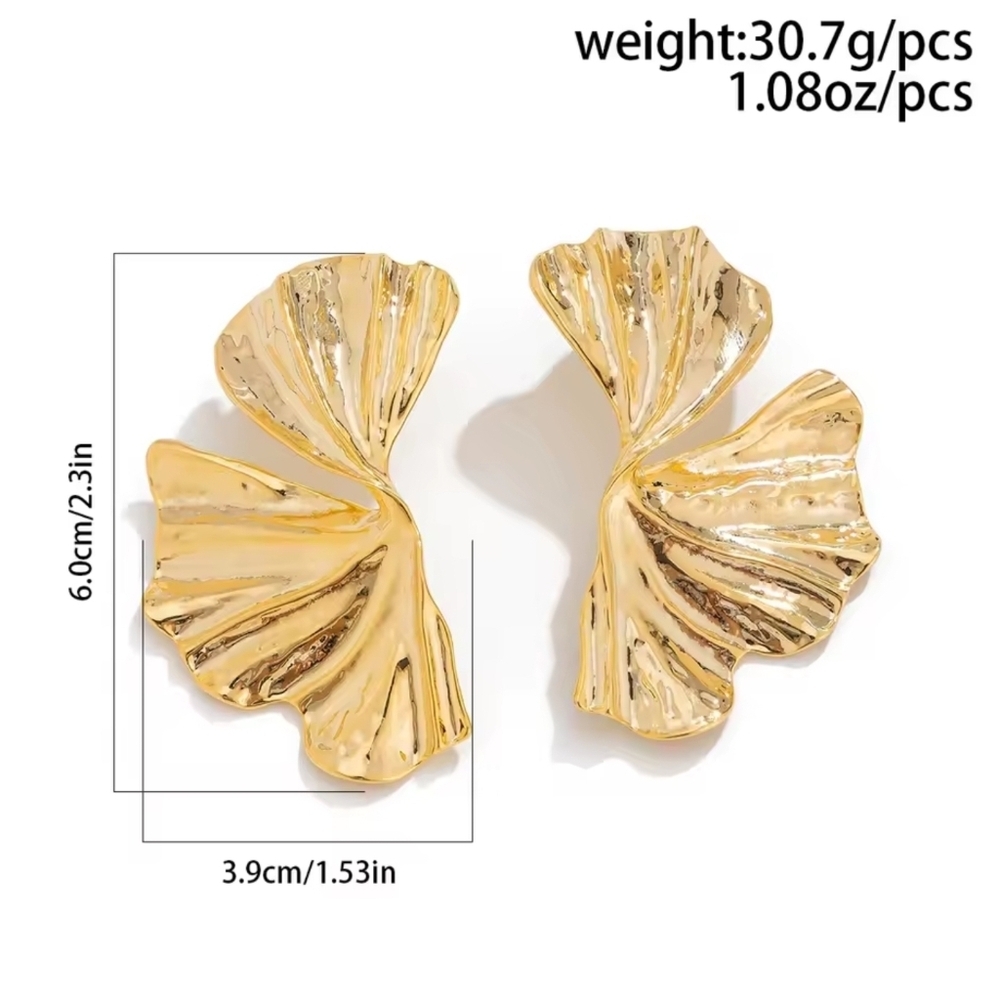 Gold Shell Earrings - Picture 5 of 9